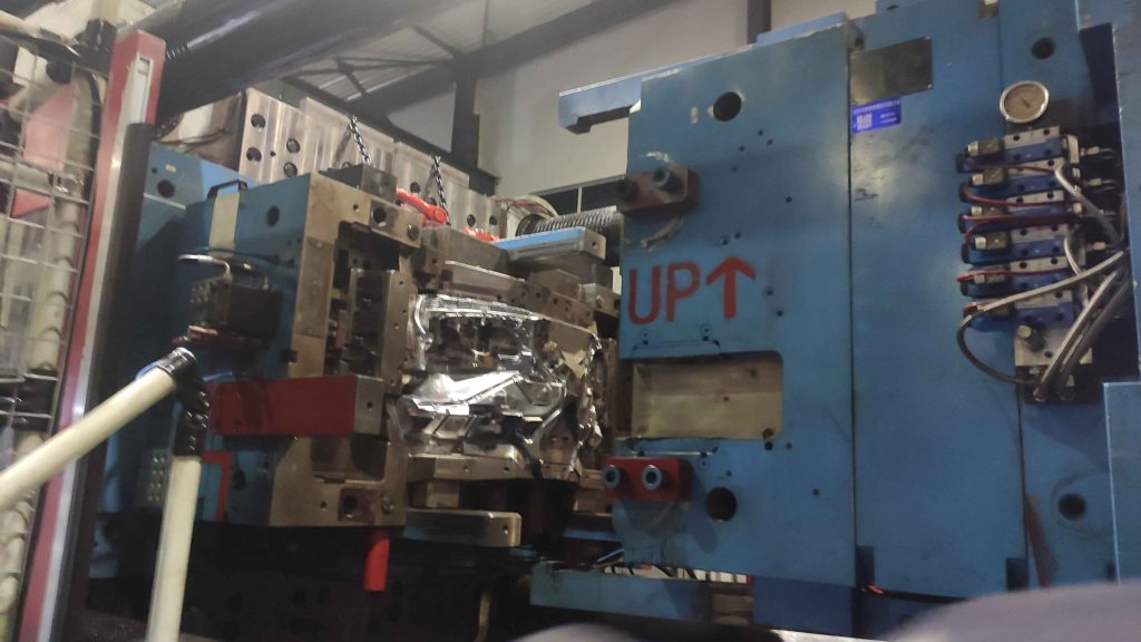 uick change mold clamps for 2300 ton injection molding machine - HVR MAG