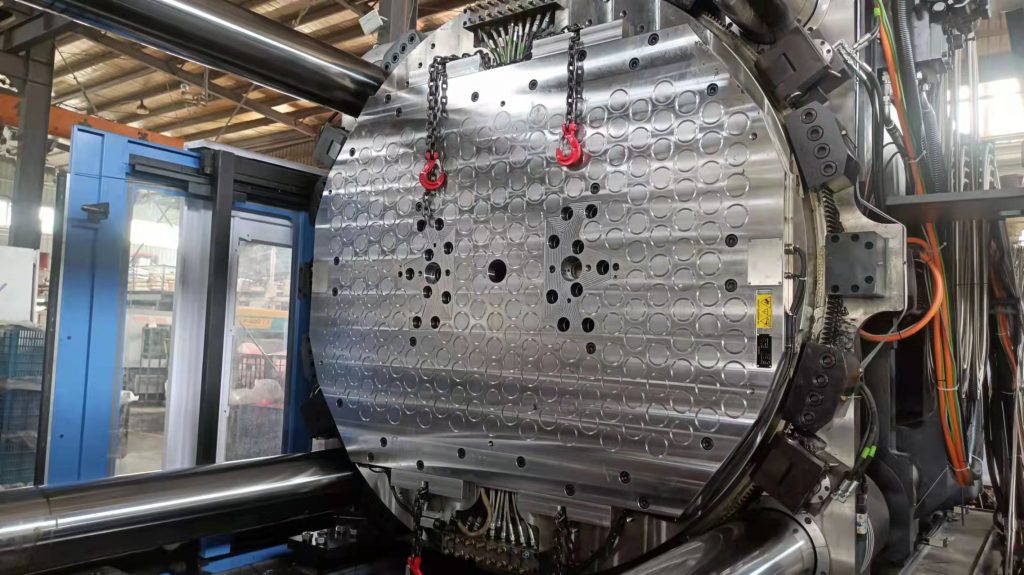 magnetic platen on 1900 ton rotary table injection molding machine - HVR MAG