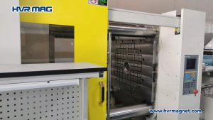 magnetic platen for mold clamping