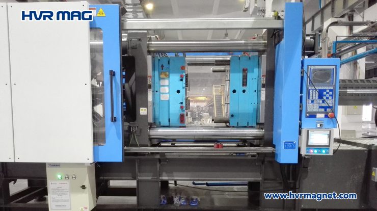 injection molding machine with magnetic platen